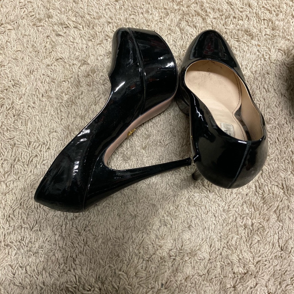 Prada classic pump